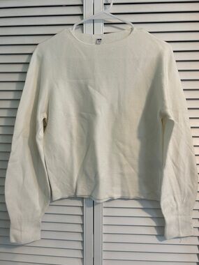 Uniqlo Cream Crewneck Sweater